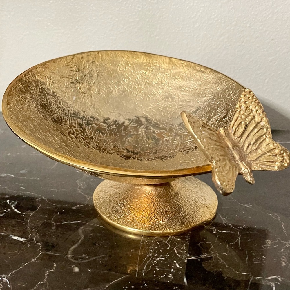 ๐HP๐ Beautiful asymmetrical metal pedestal bowl with butterfly. - Picture 2 of 10